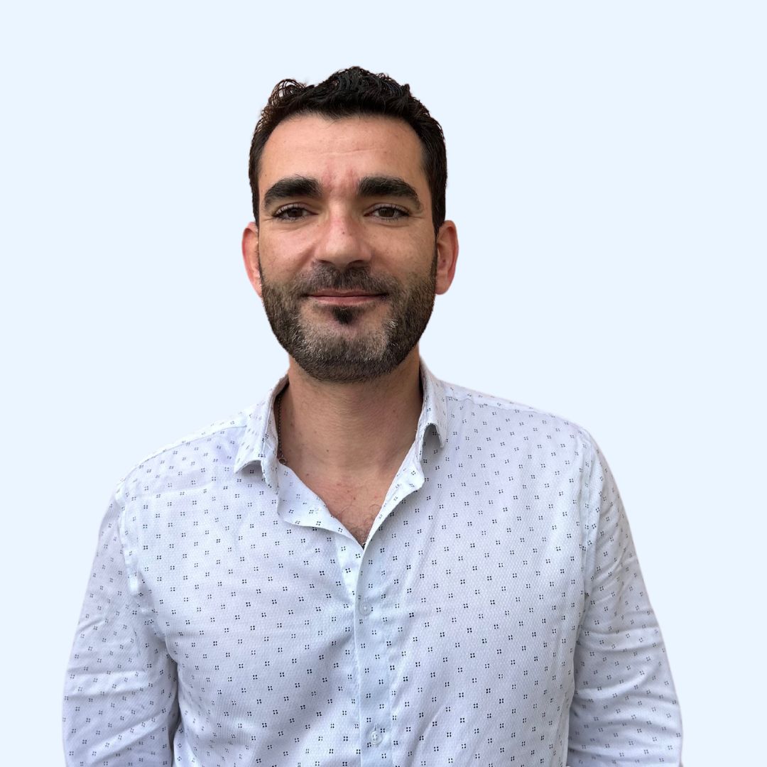 Photo d’une personne travaillant dans une agence AIDADOMI