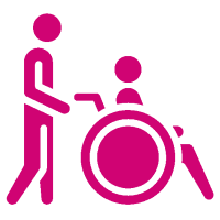 Icône rose représentant une personne en fauteuil roulant aidée par une autre personne debout, symbolisant l'aide domicile personne handicapée, sur fond clair.